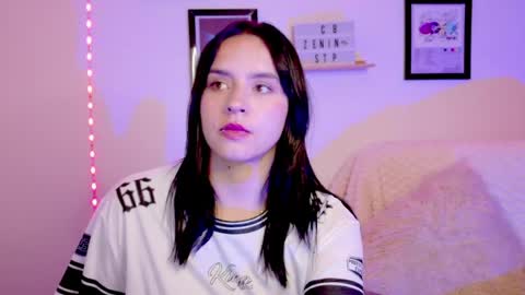 Snapshot of emily_lindey_ chatting on June 12, 2026, 5:28 am Emily Lindey online show from June 12, 2026, 5:28 am