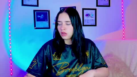 Snapshot of emily_lindey_ chatting on July 18, 2026, 7:56 am Emily Lindey online show from July 18, 2026, 7:56 am