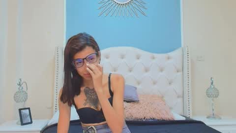 Emily online show from September 17, 2025, 11:39 pm