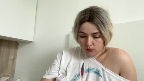 emily_morning_dew online show from October 1, 2025, 10:54 am