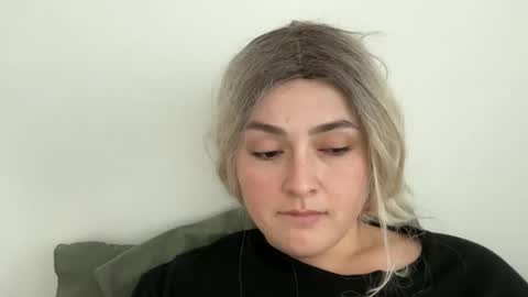 emily_morning_dew online show from October 18, 2025, 1:45 pm