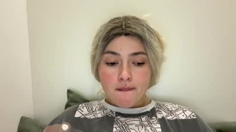 emily_morning_dew online show from October 29, 2025, 8:32 pm