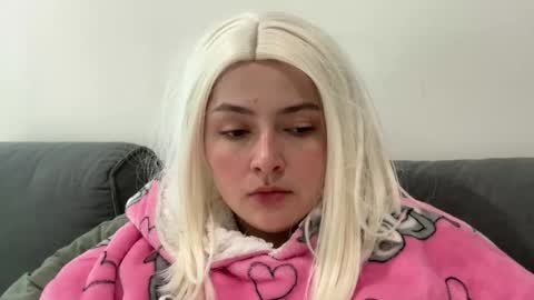 emily_morning_dew online show from November 14, 2025, 12:04 pm