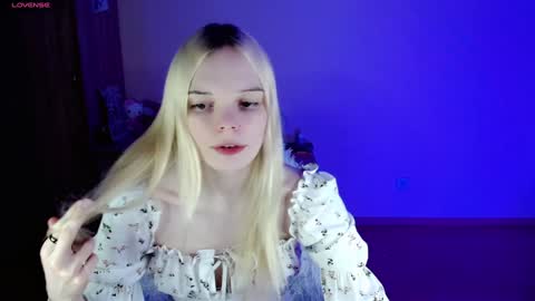 Snapshot of emily_nyaffe chatting on January 17, 2025, 10:12 pm Lia online show from January 17, 2025, 10:12 pm
