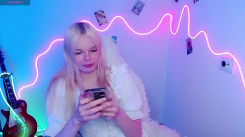 Snapshot of emily_nyaffe chatting on November 3, 2025, 3:13 pm Lia online show from November 3, 2025, 3:13 pm