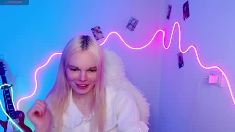 Snapshot of emily_nyaffe chatting on November 6, 2025, 8:21 pm Lia online show from November 6, 2025, 8:21 pm