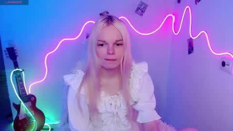 Snapshot of emily_nyaffe chatting on November 10, 2025, 7:13 pm Lia online show from November 10, 2025, 7:13 pm