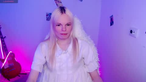 Snapshot of emily_nyaffe chatting on November 26, 2025, 9:49 pm Lia online show from November 26, 2025, 9:49 pm
