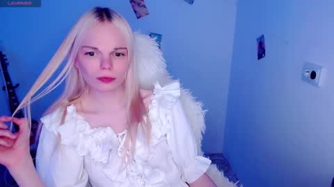 Snapshot of emily_nyaffe chatting on December 5, 2025, 3:09 pm Lia online show from December 5, 2025, 3:09 pm