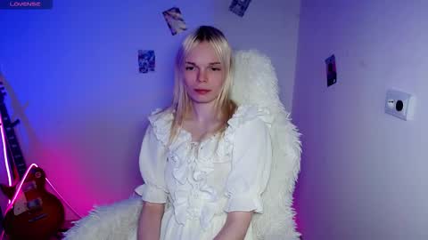 Snapshot of emily_nyaffe chatting on December 13, 2025, 9:09 pm Lia online show from December 13, 2025, 9:09 pm
