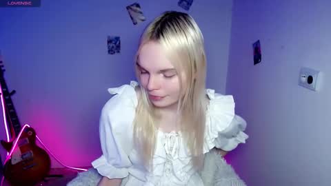 Snapshot of emily_nyaffe chatting on December 17, 2025, 6:36 pm Lia online show from December 17, 2025, 6:36 pm