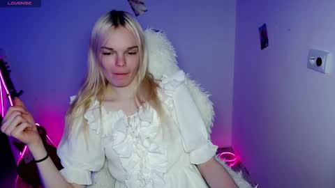 Snapshot of emily_nyaffe chatting on December 19, 2025, 3:41 pm Lia online show from December 19, 2025, 3:41 pm