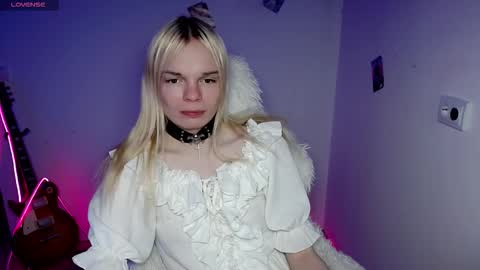 Snapshot of emily_nyaffe chatting on December 20, 2025, 8:43 am Lia online show from December 20, 2025, 8:43 am
