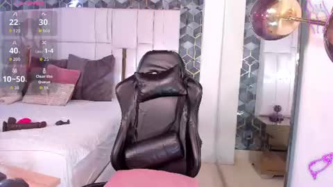 Snapshot of emily_parkss666 chatting on June 24, 2026, 7:46 pm Emily online show from June 24, 2026, 7:46 pm