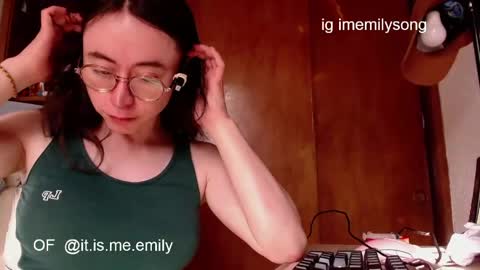Snapshot of emily_pearl_ chatting on April 25, 2026, 8:50 pm emily_pearl_ online show from April 25, 2026, 8:50 pm