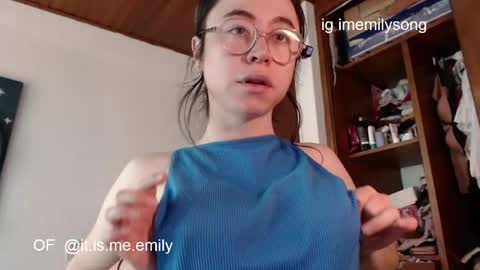 Snapshot of emily_pearl_ chatting on May 10, 2026, 2:44 pm emily_pearl_ online show from May 10, 2026, 2:44 pm