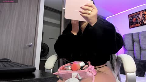 Snapshot of emily_roose_ chatting on January 22, 2025, 10:40 am Natalia online show from January 22, 2025, 10:40 am