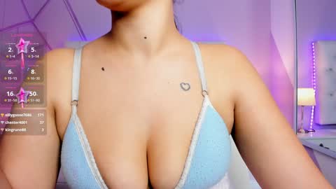 Snapshot of emily_roux chatting on December 11, 2024, 2:09 am  EMILY  online show from December 11, 2024, 2:09 am