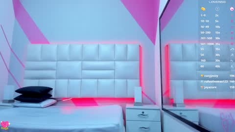 Snapshot of emily_roux chatting on December 14, 2024, 10:45 am  EMILY  online show from December 14, 2024, 10:45 am