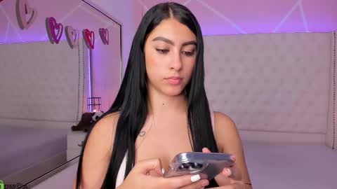 Snapshot of emily_roux chatting on February 26, 2025, 8:48 am  EMILY  online show from February 26, 2025, 8:48 am