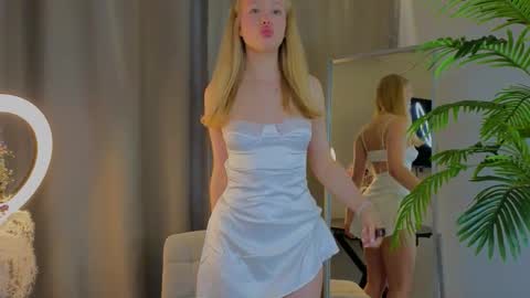 emily shepard online show from September 22, 2025, 1:40 am