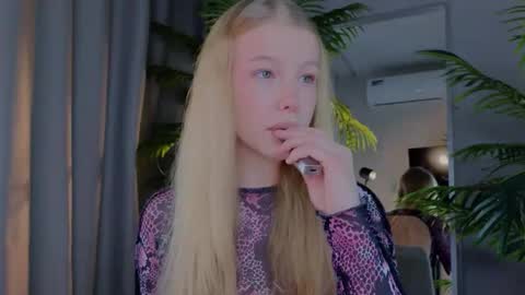 emily shepard online show from March 19, 2026, 3:32 am