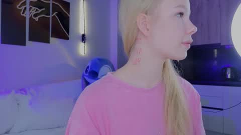 emily shepard online show from April 1, 2026, 2:23 am