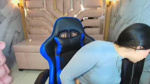 Emily online show from November 28, 2025, 7:49 pm