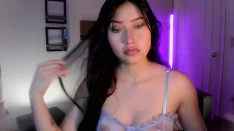 Snapshot of emily_swan_04 chatting on February 15, 2025, 2:15 am Emily  Swan online show from February 15, 2025, 2:15 am