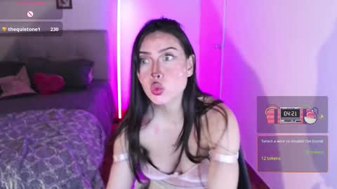 Snapshot of emily_swan_04 chatting on October 16, 2025, 2:12 am Emily  Swan online show from October 16, 2025, 2:12 am