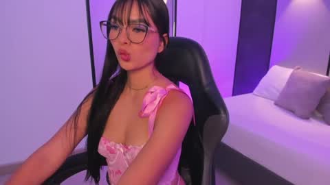 emily_tolson online show from July 22, 2026, 8:33 pm