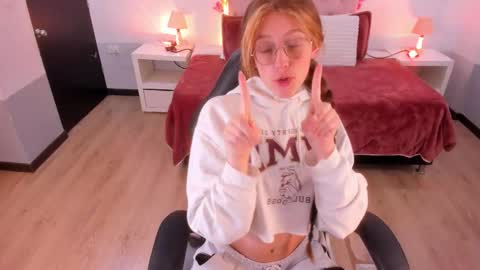 emily_warren__ online show from February 6, 2026, 3:59 pm