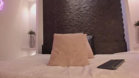 emilyallen_1 online show from January 9, 2026, 4:26 am