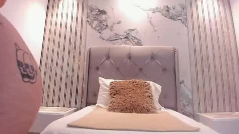  E M Y L Y  online show from April 14, 2026, 12:44 pm