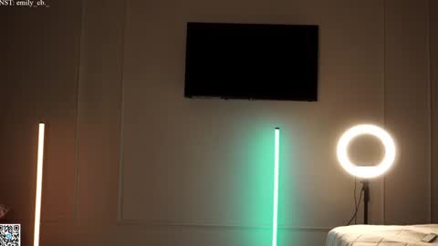 emilybatee online show from December 6, 2024, 7:45 pm