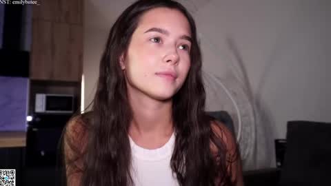 Snapshot of emilybatee chatting on May 15, 2026, 5:53 pm emilybatee online show from May 15, 2026, 5:53 pm