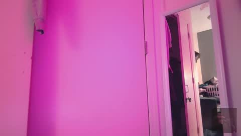 Emily Beach online show from October 31, 2025, 2:12 am