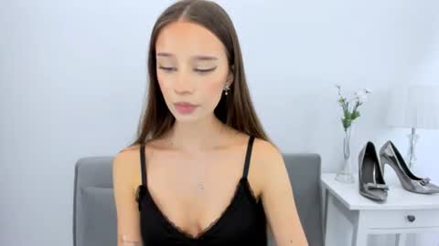 EmilyCharming online show from November 25, 2025, 9:15 pm