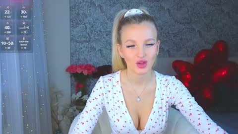 emilydancee online show from December 13, 2024, 6:42 am