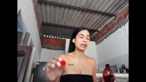 Camila online show from September 19, 2025, 6:19 pm