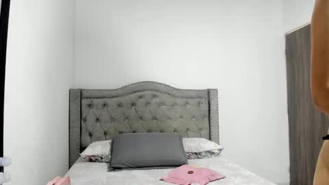 Camila online show from January 14, 2026, 6:13 pm