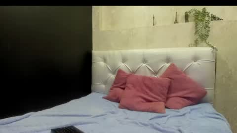 Snapshot of emilydolly_ chatting on June 10, 2026, 9:19 am Emily online show from June 10, 2026, 9:19 am