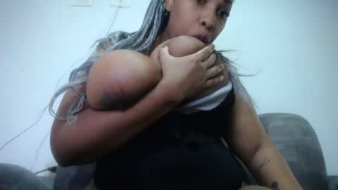 Snapshot of emilyhines__ chatting on April 27, 2026, 7:45 pm Emilyhines online show from April 27, 2026, 7:45 pm