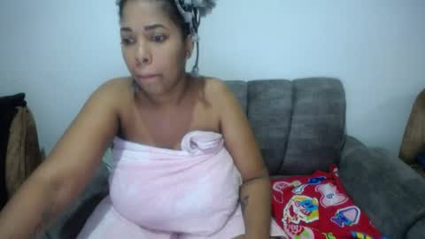 Snapshot of emilyhines__ chatting on June 7, 2026, 9:40 pm Emilyhines online show from June 7, 2026, 9:40 pm