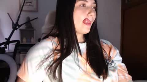 Emily Jang online show from October 5, 2025, 6:39 pm