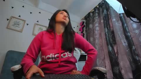 Emily Jang online show from November 5, 2025, 4:07 pm