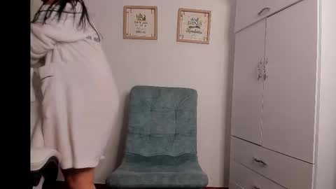 Emily Jang online show from November 23, 2025, 3:01 pm