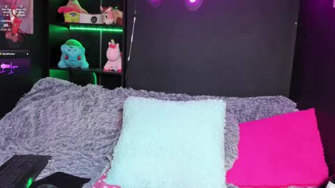 Emily Jhonson online show from January 9, 2025, 4:49 pm