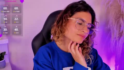 Snapshot of emilyjonesss_ chatting on June 4, 2026, 4:18 am Emilyjonnes online show from June 4, 2026, 4:18 am