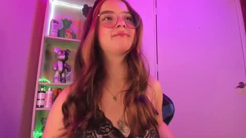 VALEEEN online show from February 12, 2025, 4:00 pm